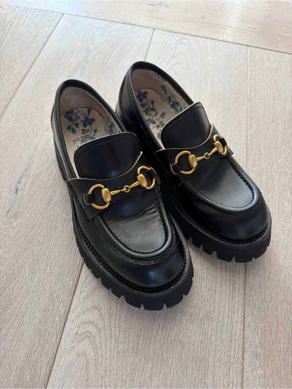 Gucci Black Leather Horsebit Loafers with Gold Hardware - Picture 3 of 6